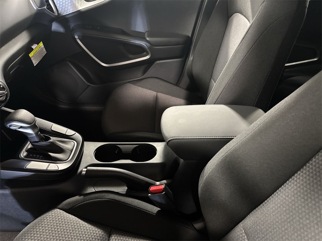 Vehicle image 24 of 28