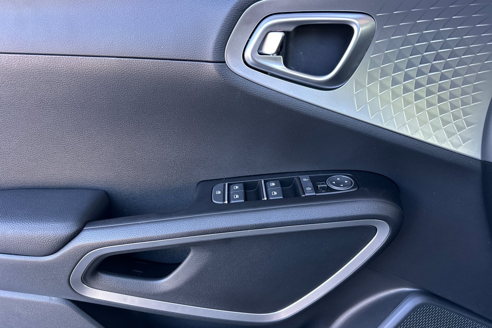 Vehicle image 7 of 20