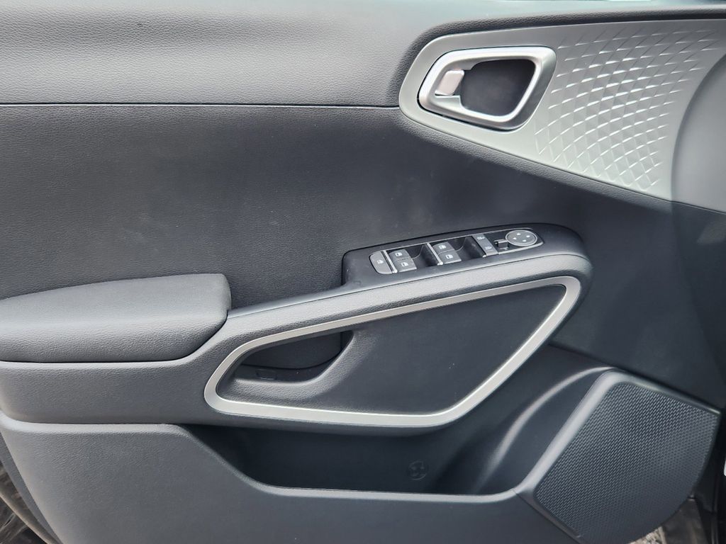 Vehicle image 8 of 24