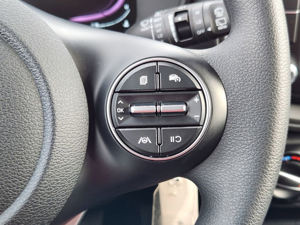 Vehicle image 18 of 24