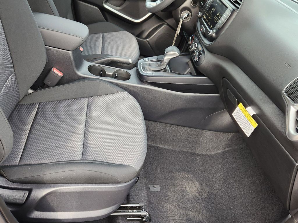 Vehicle image 15 of 24