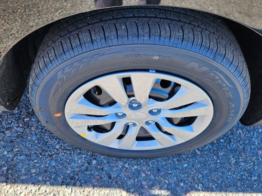 Vehicle image 7 of 24