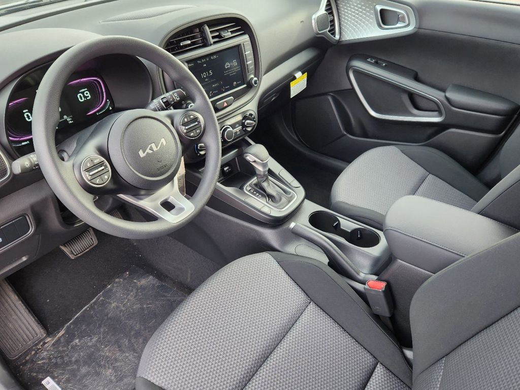 Vehicle image 11 of 24