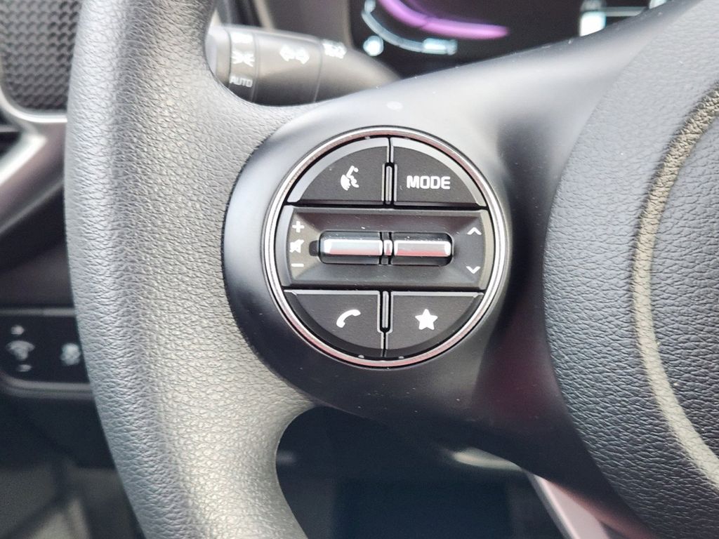 Vehicle image 17 of 24