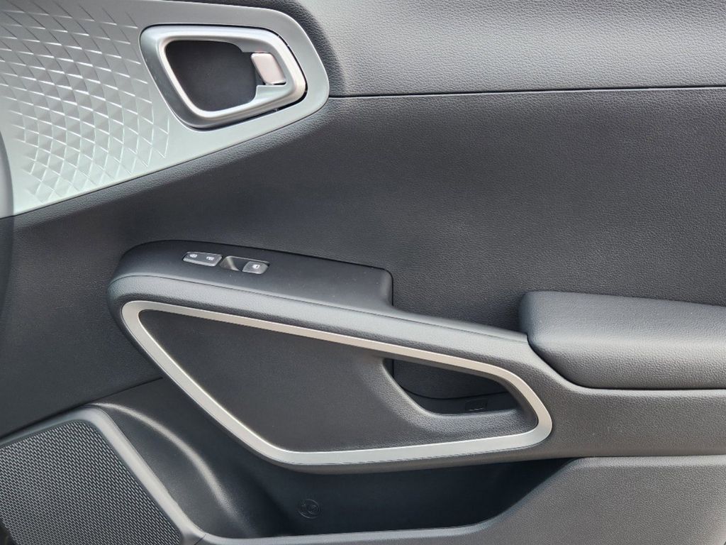 Vehicle image 14 of 24