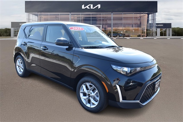 2025 Kia Soul LX Image 4 of 31