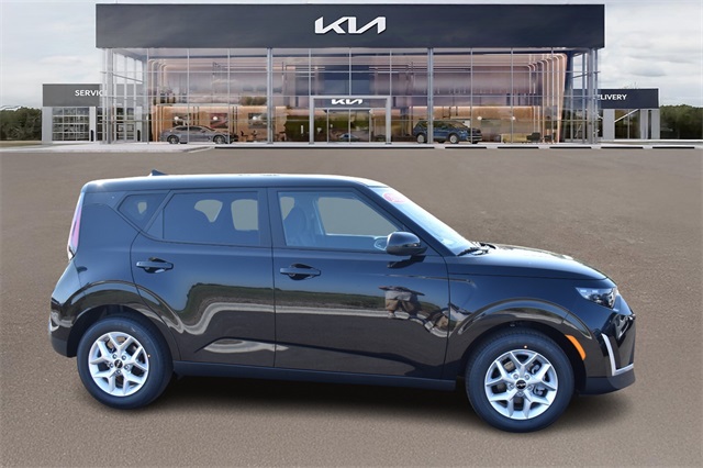 2025 Kia Soul LX Image 6 of 31