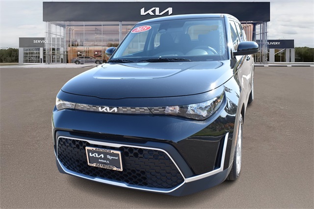 2025 Kia Soul LX Image 2 of 31