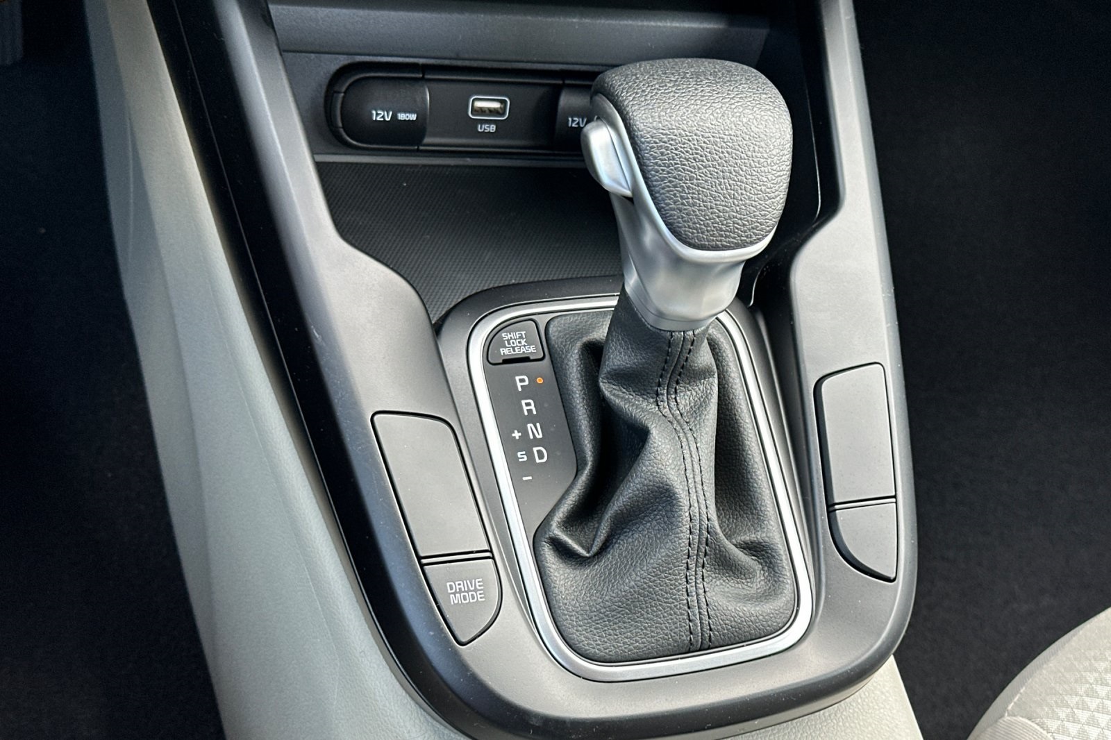 Vehicle image 17 of 20