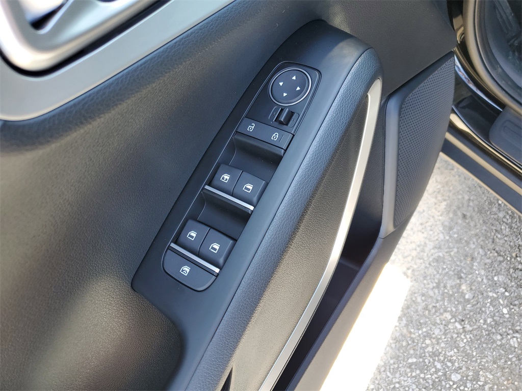 Vehicle image 9 of 29