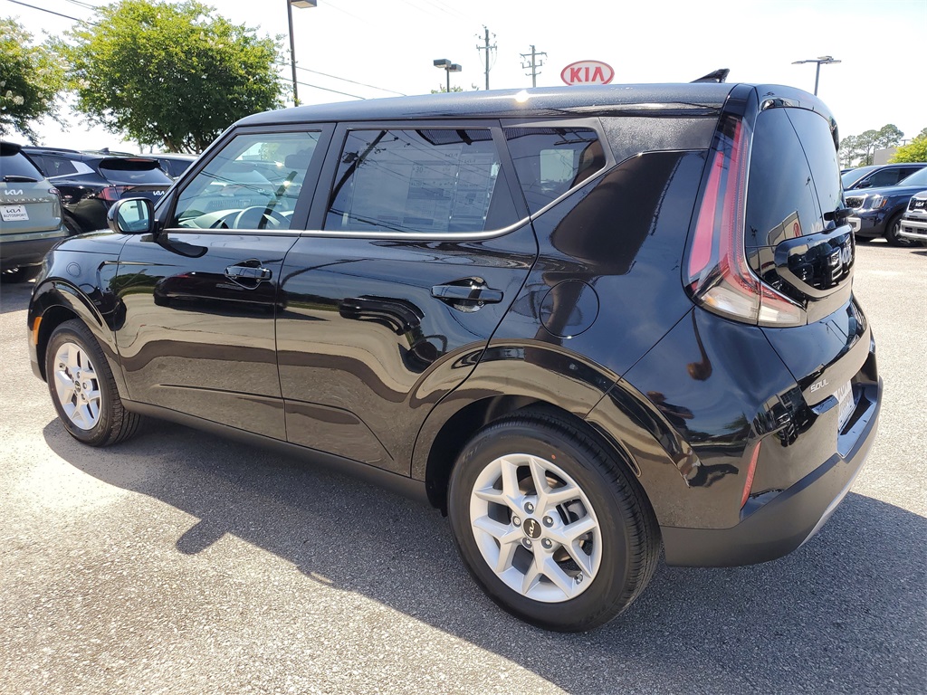 Vehicle image 4 of 29