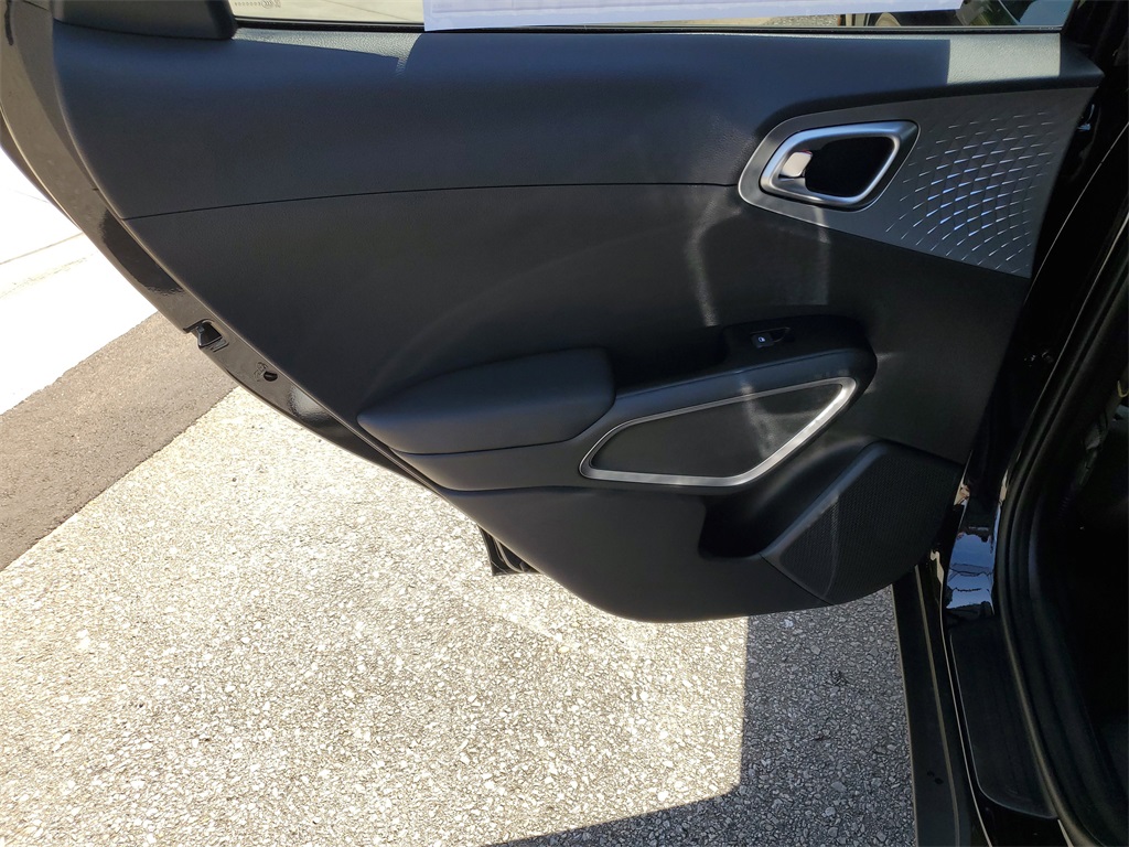 Vehicle image 23 of 29