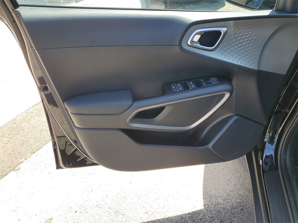 Vehicle image 8 of 29