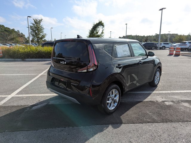 2025 Kia Soul LX Image 4 of 30