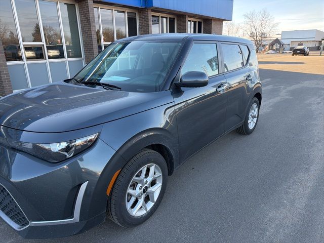 2025 Kia Soul LX Image 2 of 21