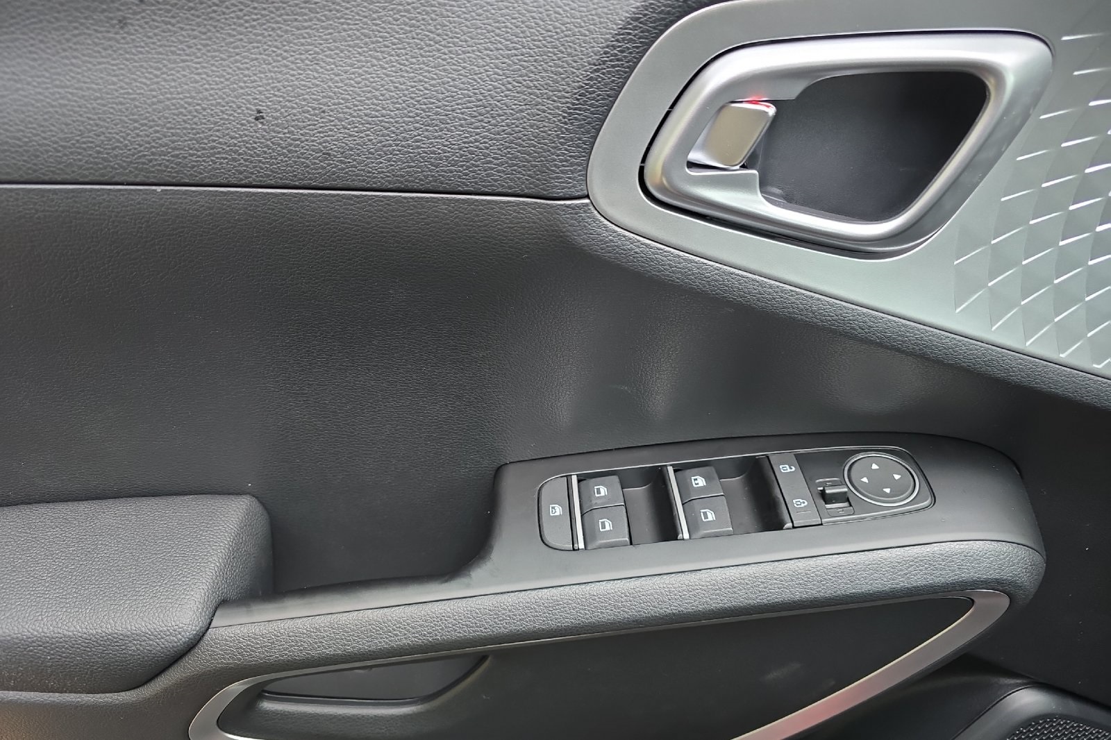 Vehicle image 7 of 21