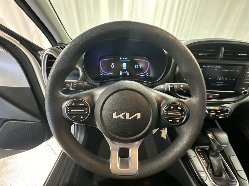 Vehicle image 19 of 28