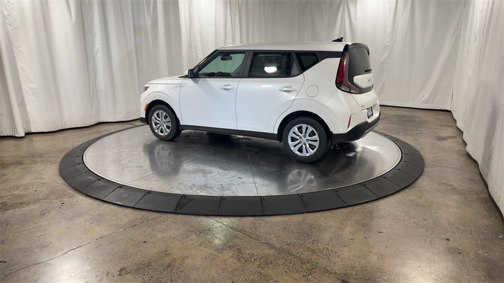 Vehicle image 4 of 28