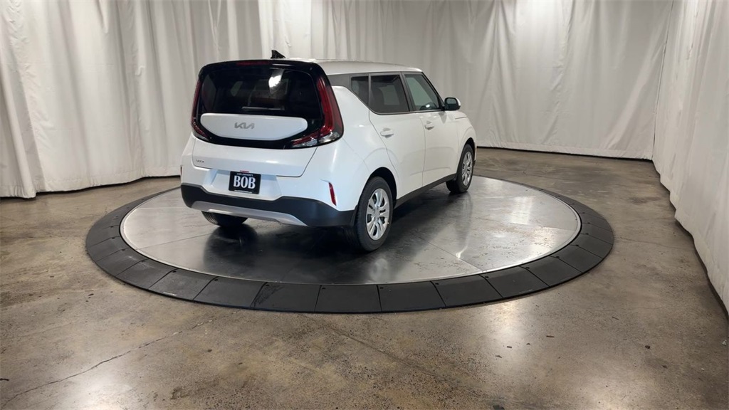 Vehicle image 7 of 28