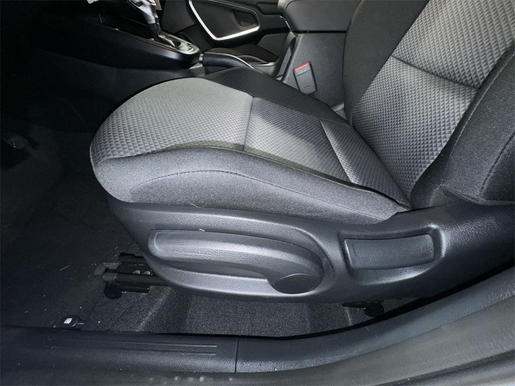 Vehicle image 14 of 28