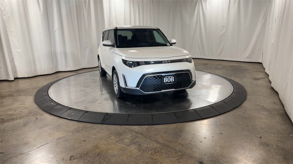 Vehicle image 8 of 28