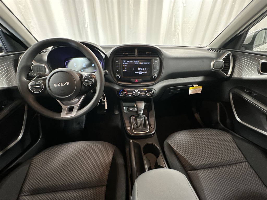 Vehicle image 12 of 28