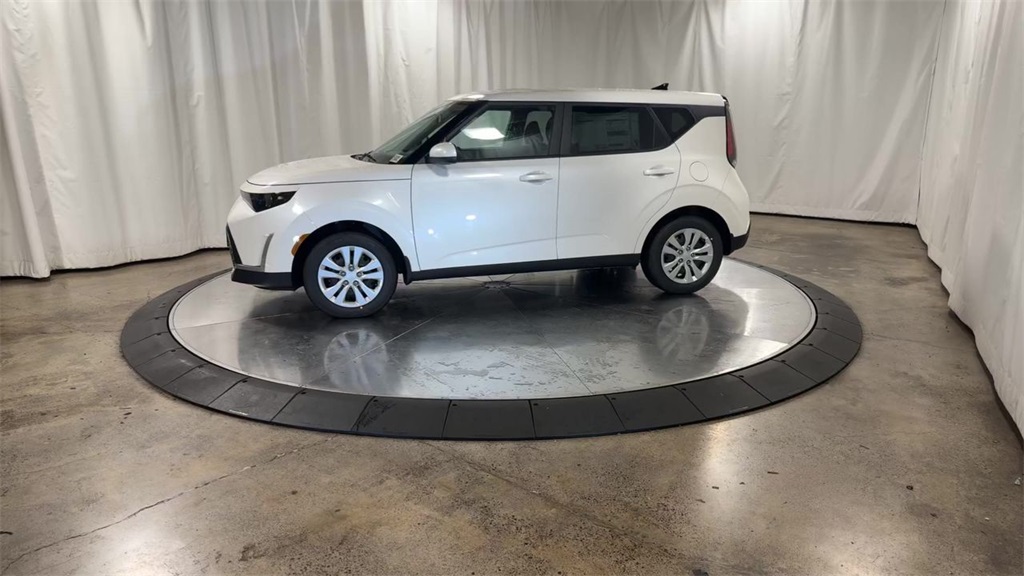 Vehicle image 6 of 28