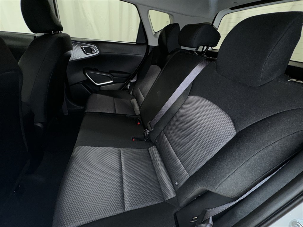 Vehicle image 25 of 28