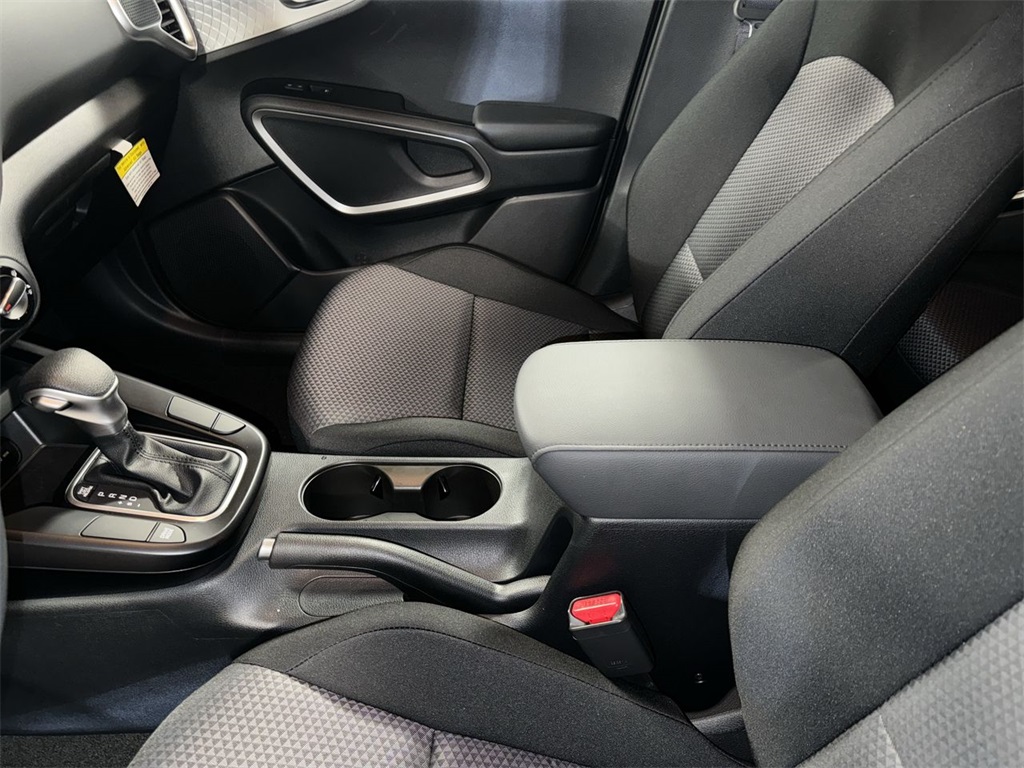 Vehicle image 24 of 28