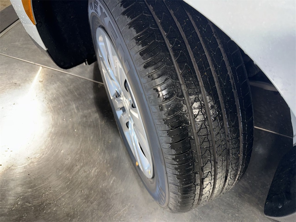 Vehicle image 11 of 28