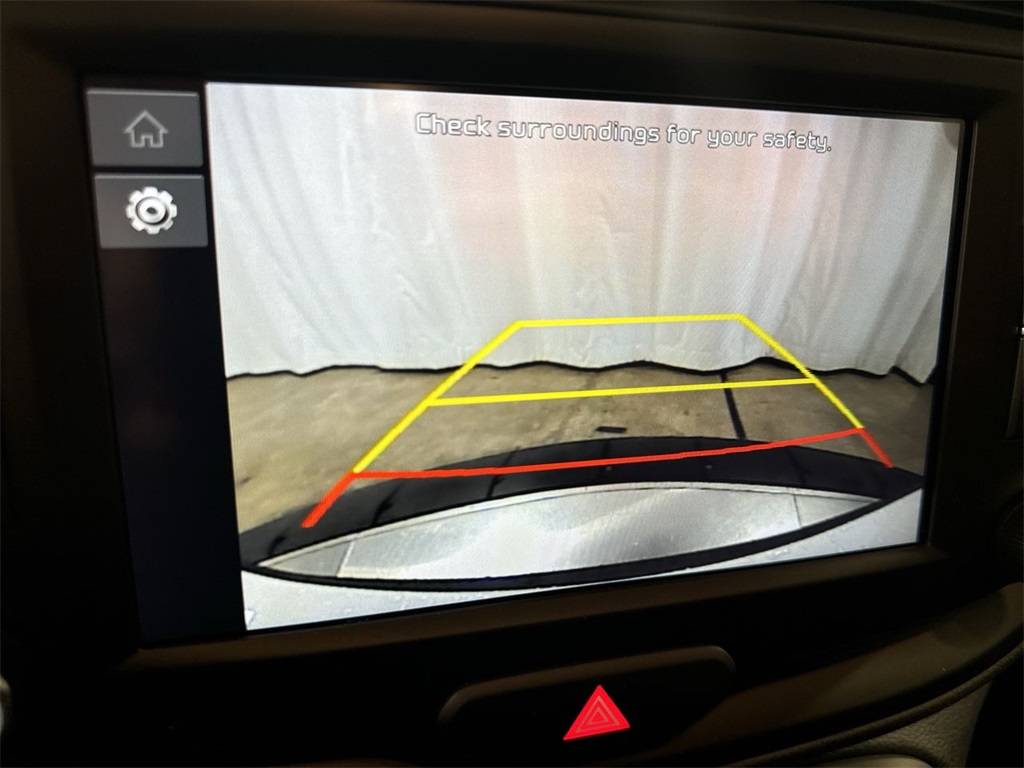 Vehicle image 21 of 28