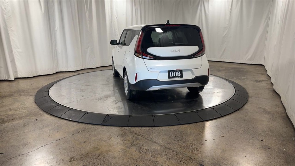 Vehicle image 9 of 28