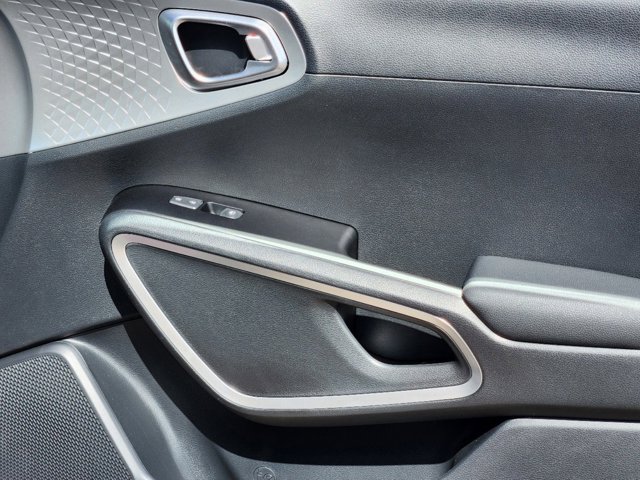 Vehicle image 15 of 20
