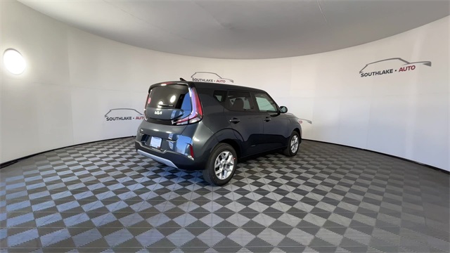 Vehicle image 6 of 25