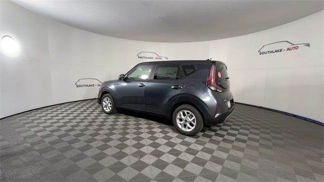 Vehicle image 8 of 25