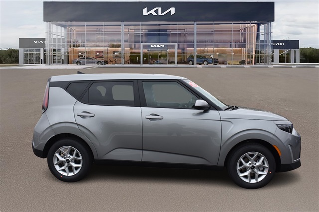 2025 Kia Soul LX Image 6 of 31