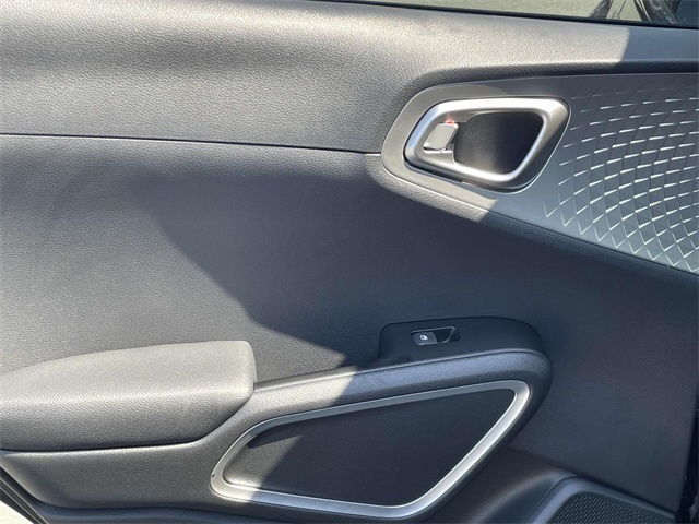 Vehicle image 21 of 36