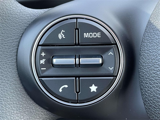Vehicle image 31 of 36