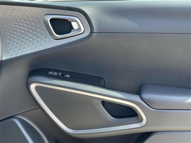 Vehicle image 22 of 36
