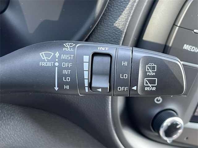 Vehicle image 33 of 36