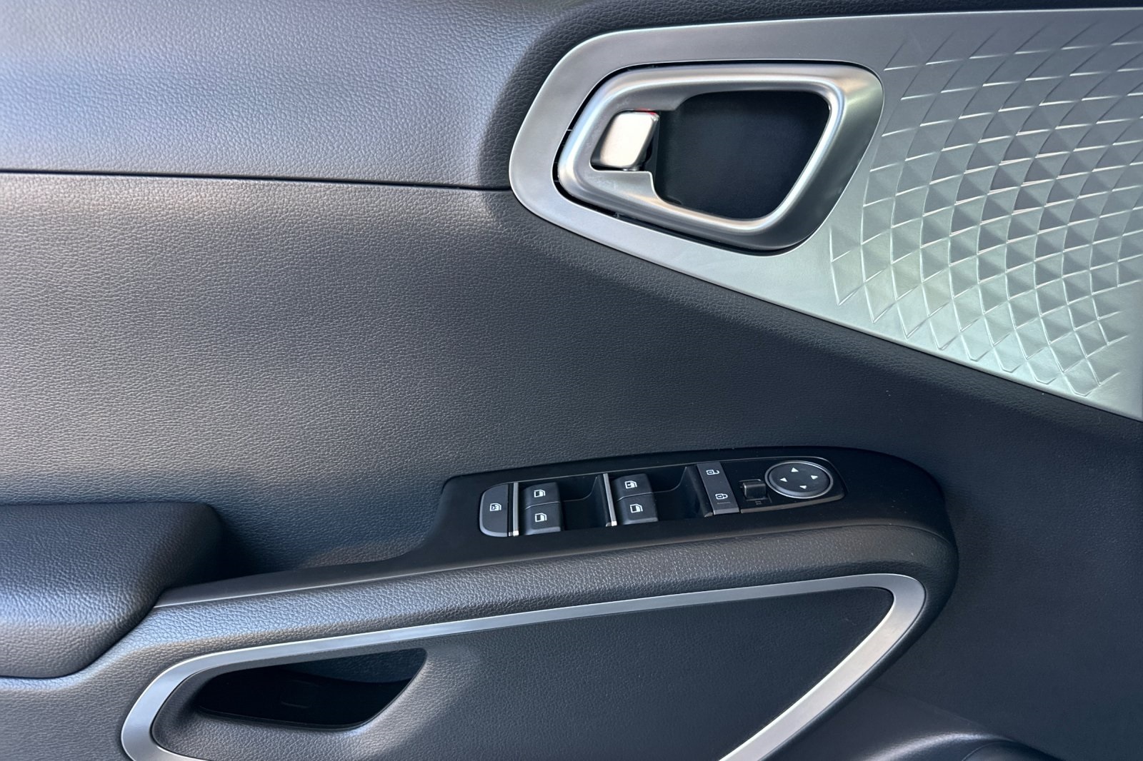 Vehicle image 7 of 20