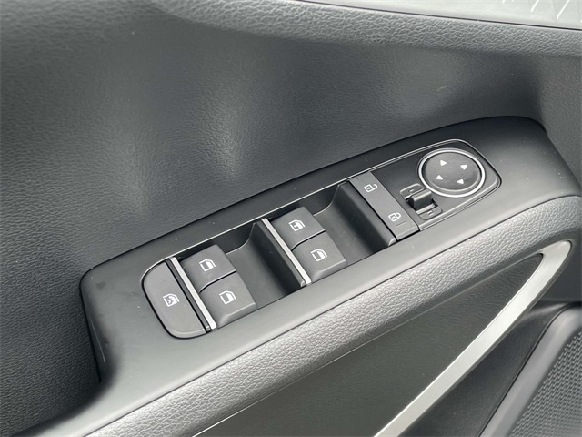 Vehicle image 26 of 35