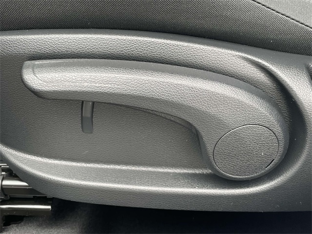 Vehicle image 27 of 35