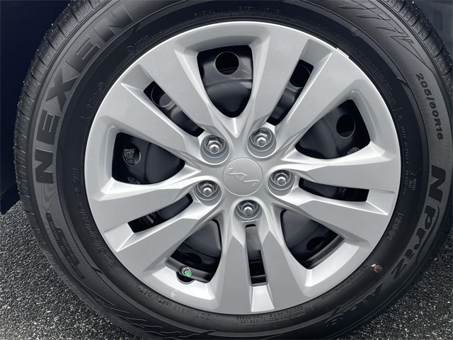 Vehicle image 13 of 35