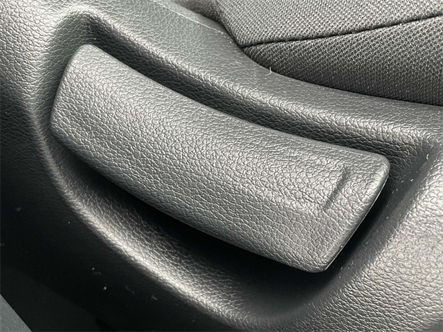 Vehicle image 21 of 35
