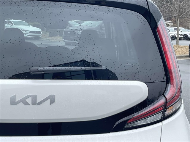 Vehicle image 17 of 35