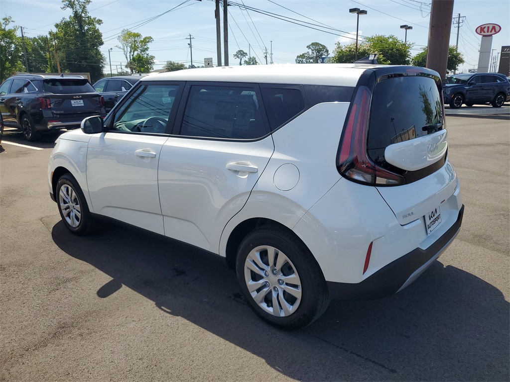 Vehicle image 4 of 28