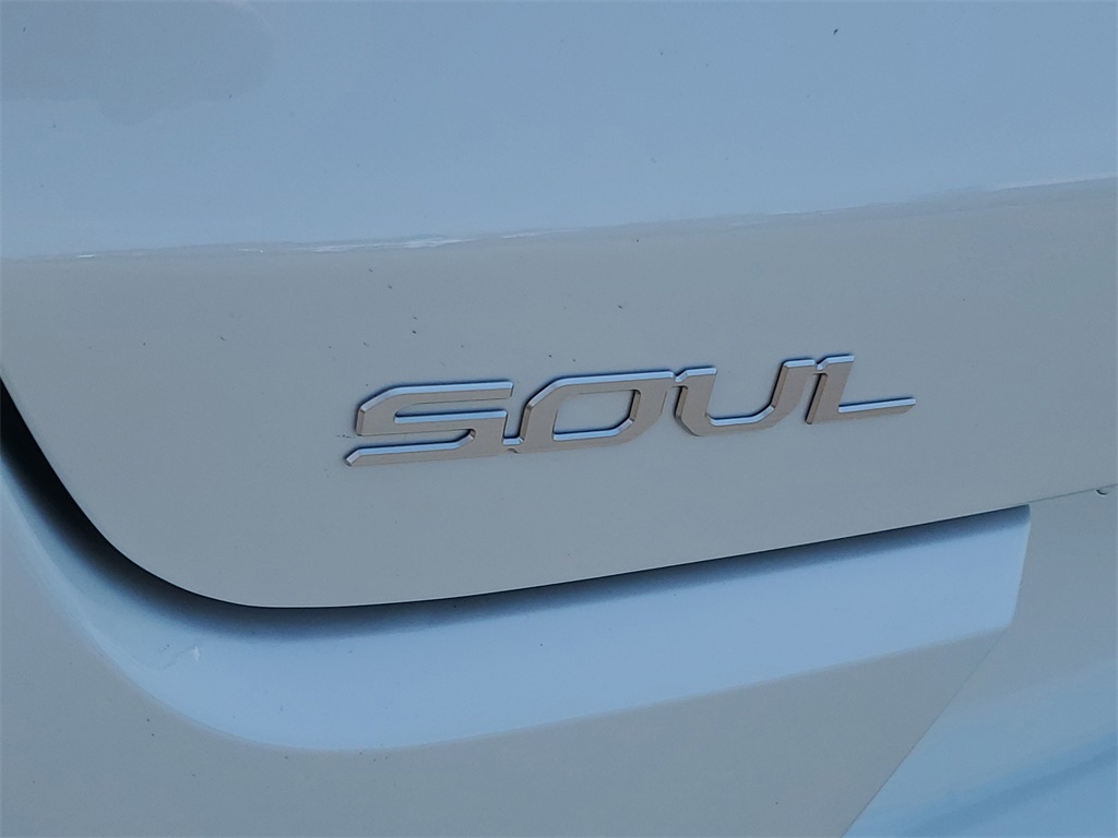 Vehicle image 26 of 28