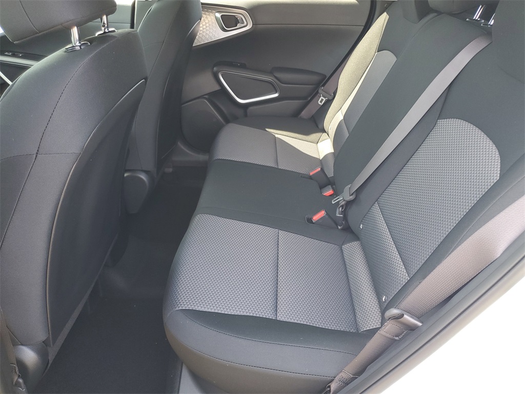 Vehicle image 20 of 28