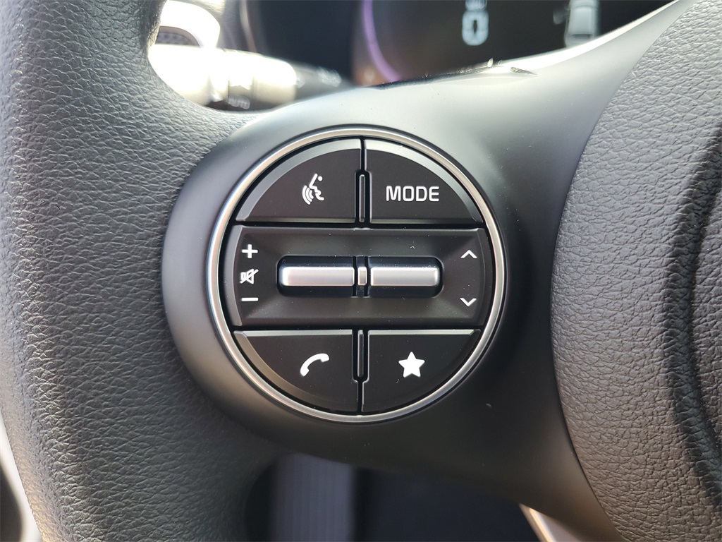 Vehicle image 11 of 28